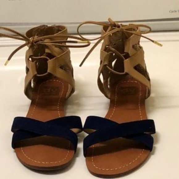 Cute cobalt blue flats sandals! - Picture 2 of 4